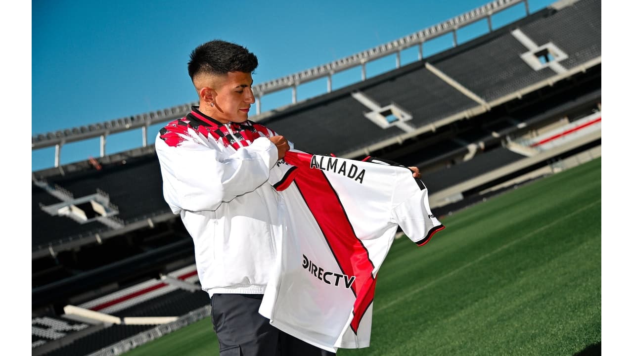 Imagem ilustrativa sobre Almada abre o jogo e revela por que trocou o Flamengo pelo River Plate: 'Três motivos pesaram'
